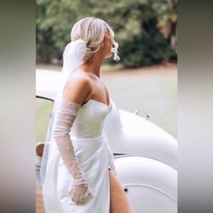 Wedding Fingerless Pearl tulle gloves.